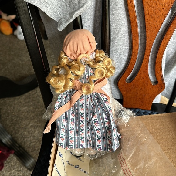 Never Used - Royalton Collection “Kirsi” 10” Porcelain Doll representing Finland - Picture 2 of 12